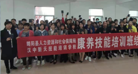 把爱国奉献热情转化成为民服务的激情--略阳县人社局弘扬爱国奋斗精神、建功立业新时代系列纪实